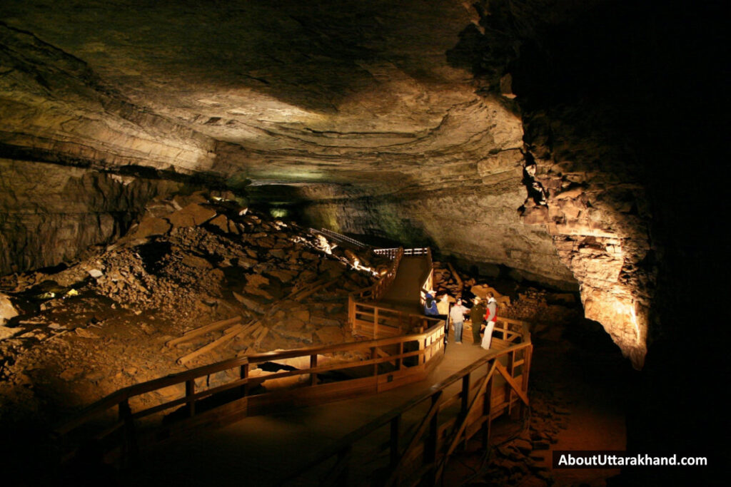 Patal Bhuvneshwar Cave