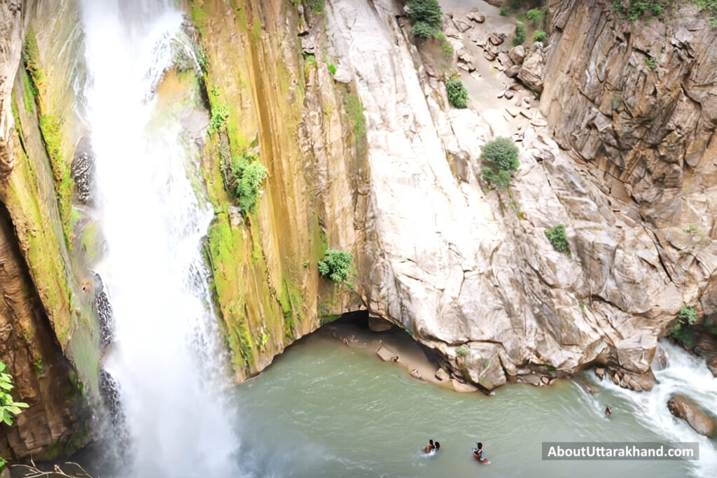 Bhatta Waterfall